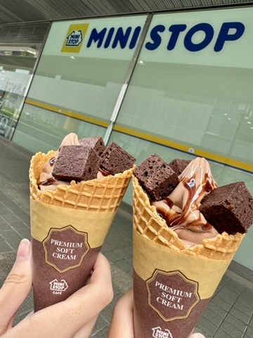 ソフトクリームを2つ並べた写真