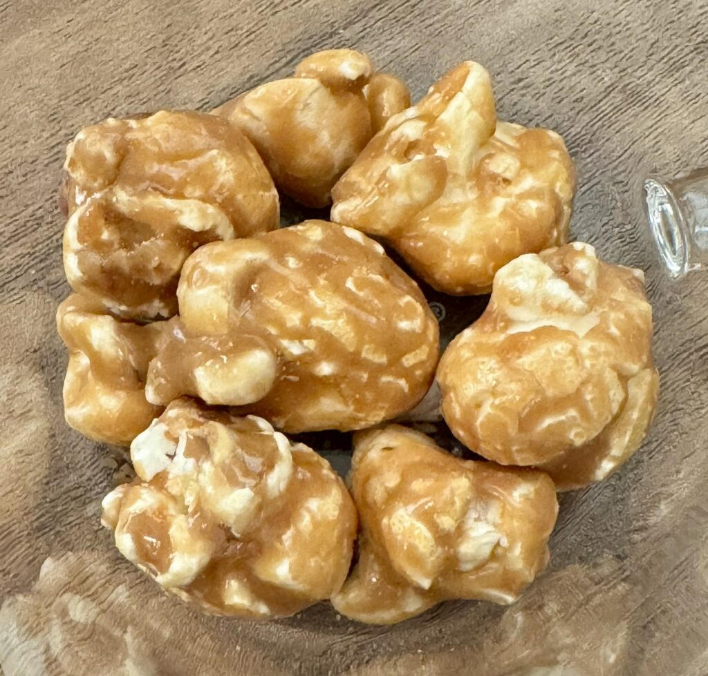 キャンディングポップコーン「キャラメル味」の写真