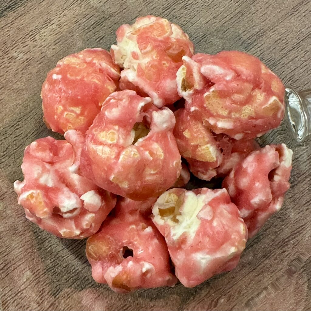 キャンディングポップコーン「いちご味」の写真