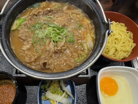 吉野家の「牛肉玉ラーメン鍋」の写真