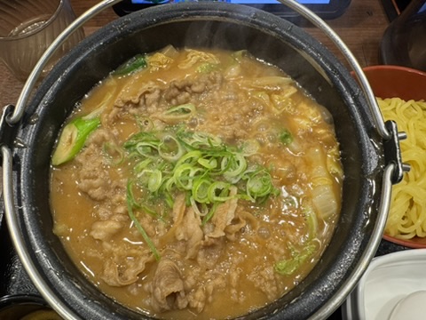 吉野家の「牛肉玉ラーメン鍋」の写真