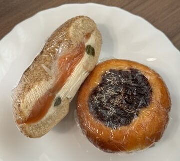 ベーグルとマフィンの写真