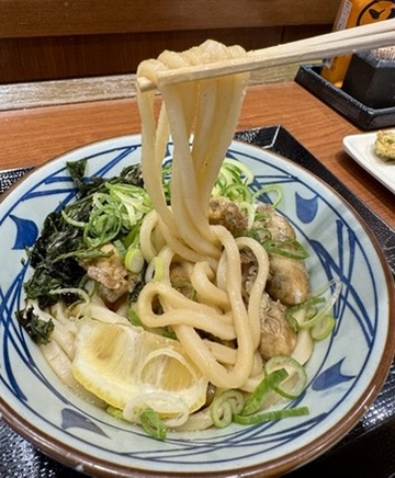 牡蠣バターぶっかけうどんの写真