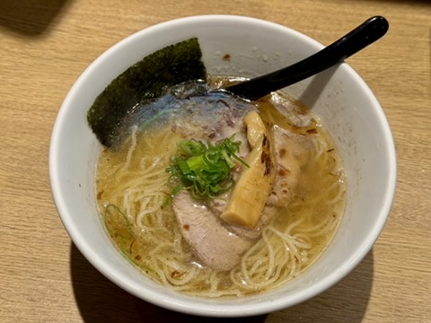 龍旗信LEOの塩ラーメンの写真