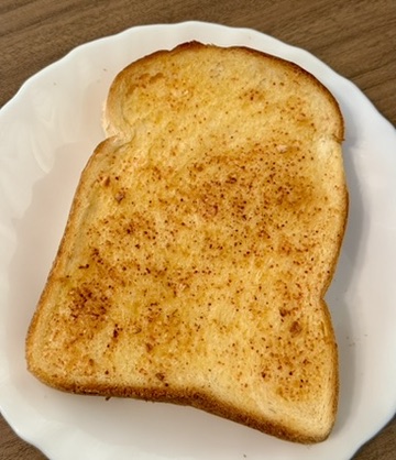 「塗って焼いたら明太トースト」を食パンに塗ってトーストした後の写真