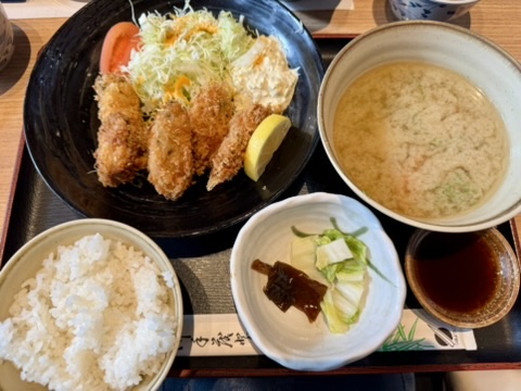 「【数量限定】［極み］広島県産カキフライ定食」の写真