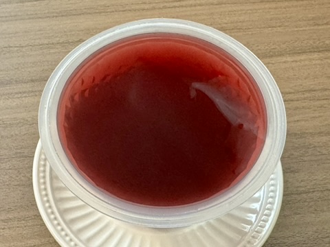 ゼリーの蓋をはがした写真