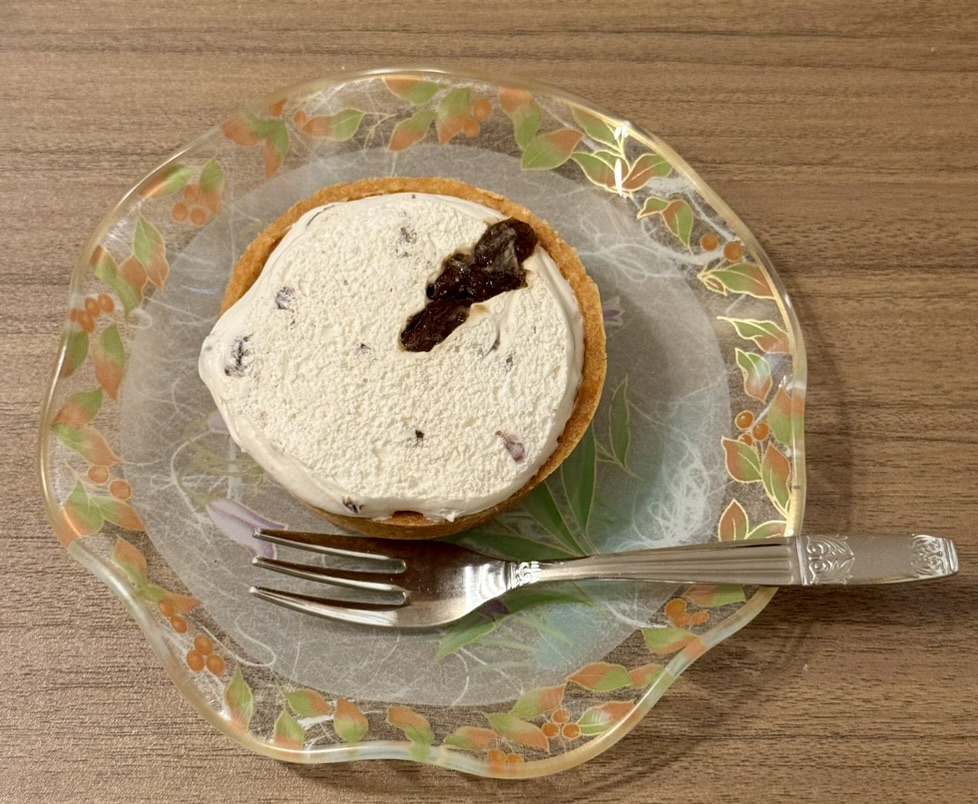 ファミマの「大人のレーズンタルト」の中身の写真