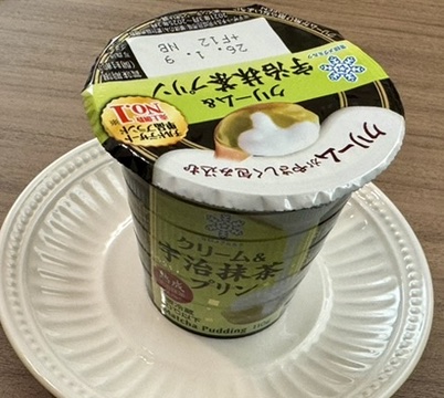 プリンのパッケージを横から見た写真