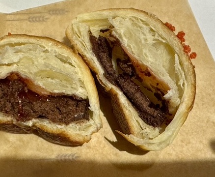 「苺とチョコのパンスイス」のパンの中身の写真