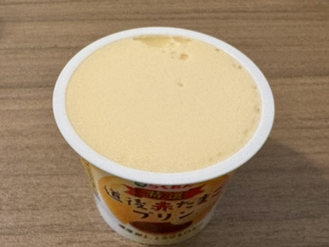 道後赤たまごプリンの蓋を開けたときの写真