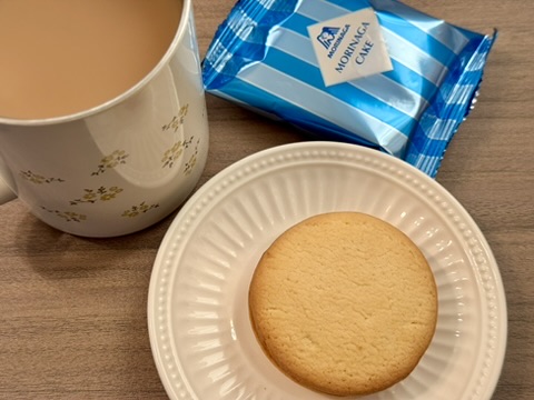 「Pastelのなめらかプリン味ガレットサンド」とコーヒーの写真