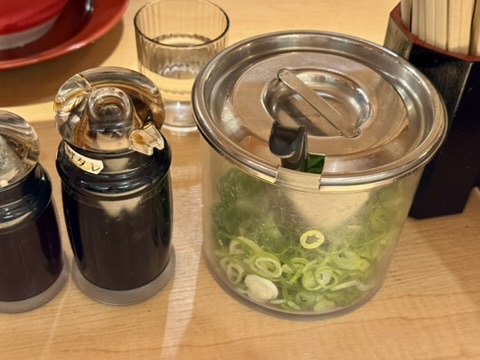 ポットに入ったネギの写真