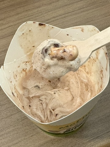 マックフルーリー　きのこの山とたけのこの里　の写真