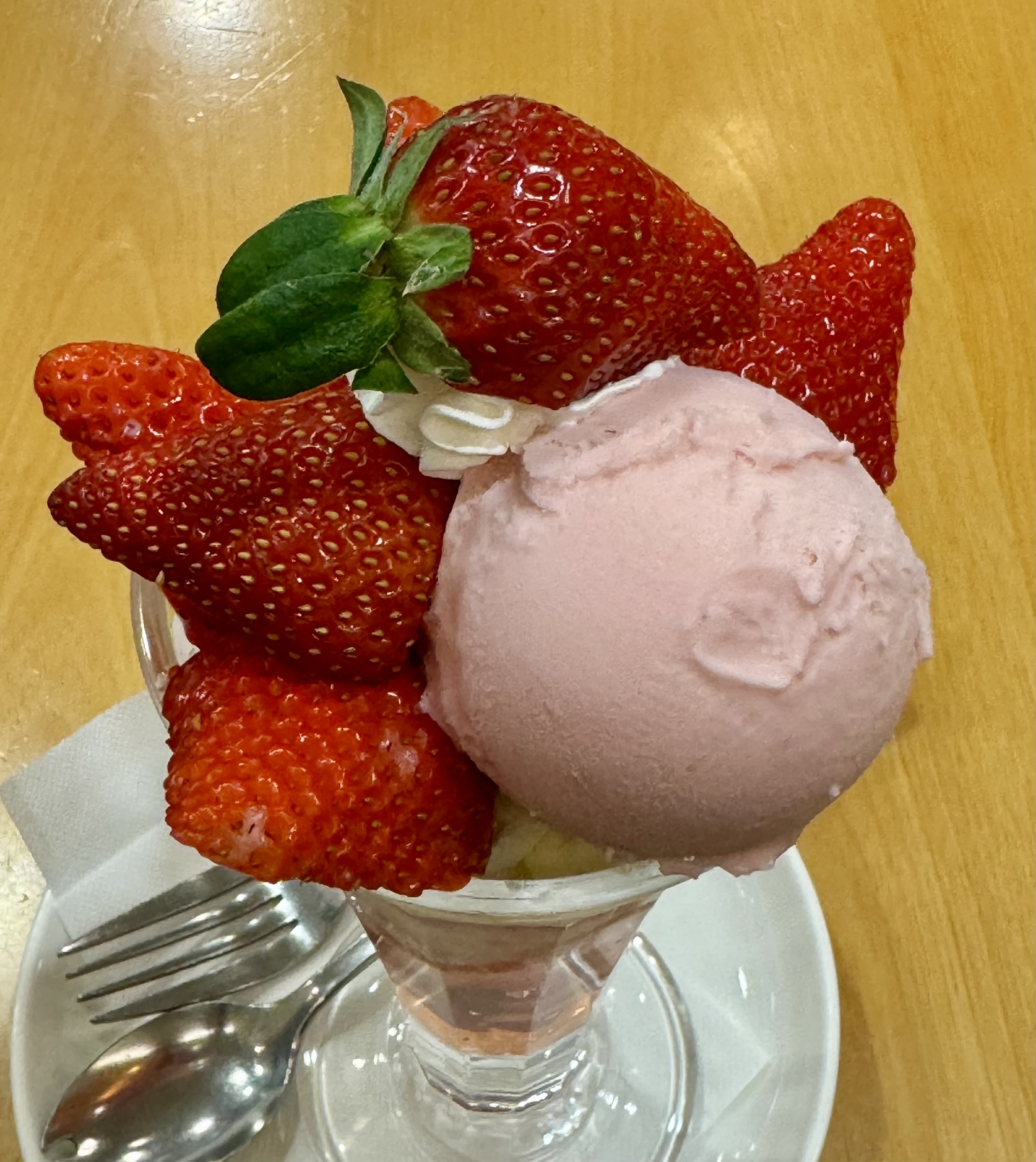 いちごパフェの写真