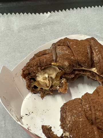 ミスタードーナツ「生ショコラフレンチ キャラメルプラリネ」の写真