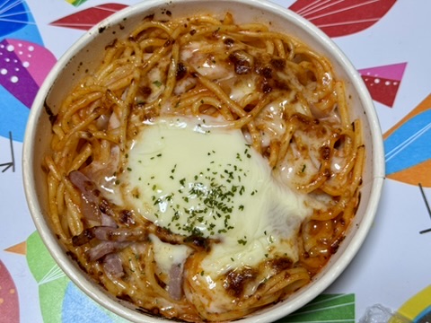 セブンイレブン「たっぷりチーズの焼きナポリタン」の写真