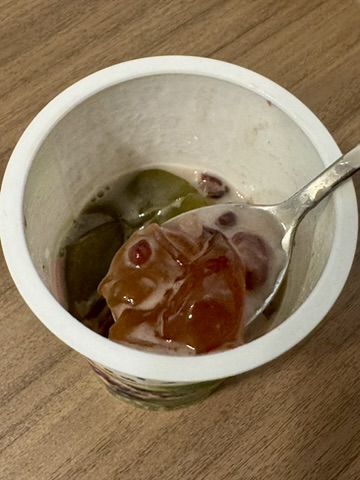 「わらびパフェ 抹茶と黒糖」の写真