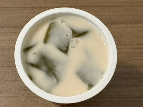 「わらびパフェ 抹茶と黒糖」の写真